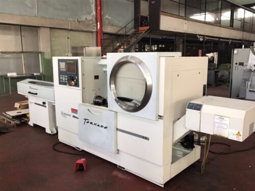 Tornio cnc 2 assi usato COLCHESTER TORNADO T2 con caricatore di barre