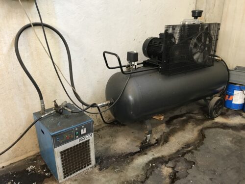 Compressore a pistoni 500LT. 4Kw con essiccatore USATO norme CE