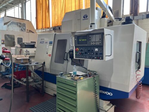 Centro di lavoro verticale DAEWOO ACE V500 usato